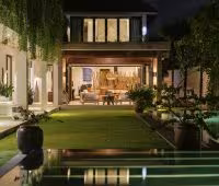 Вилла The Beach Villa Cemagi, Бассейна ночью